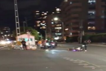Accidente entre motocicleta y bicicleta eléctrica deja dos personas trasladadas a hospital en Usaquén