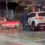 En segundos, delincuente robó espejo de una camioneta en Usaquén: el hecho quedó registrado en cámaras