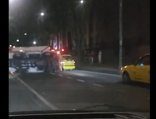 Furgón terminó volcado tras siniestro vial en la avenida Boyacá, en Fontibón