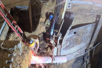 Acueducto avanza en reparación de red matriz en Suba: trabajan a seis metros de profundidad