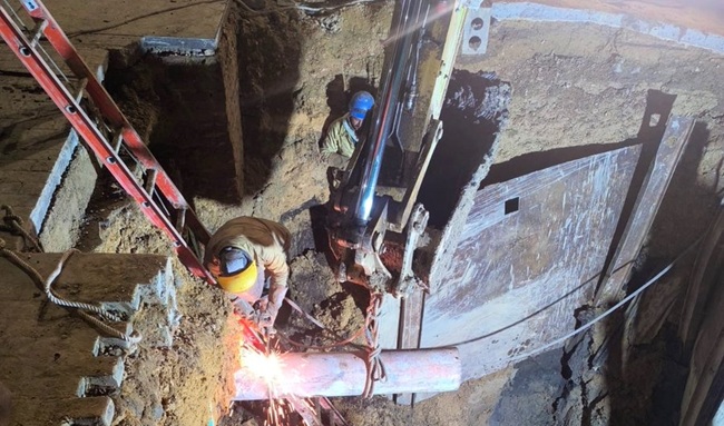 Acueducto avanza en reparación de red matriz en Suba: trabajan a seis metros de profundidad
