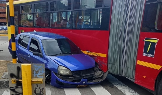 Siniestro vial entre bus de TransMilenio y automóvil en Teusaquillo