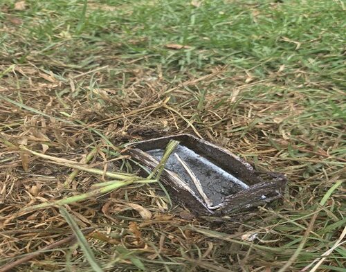 Denuncian robo de canecas y peligrosos tubos expuestos en barrios de Usaquén