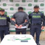 Cayó presunto expendedor de estupefacientes con 127 cápsulas de bazuco y un celular hurtado en Santa Fe.