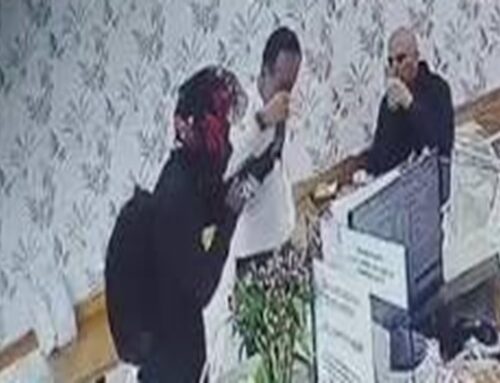 Delincuente habría engañonado a cliente y robado sus joyas en una cafetería de Santa Bárbara