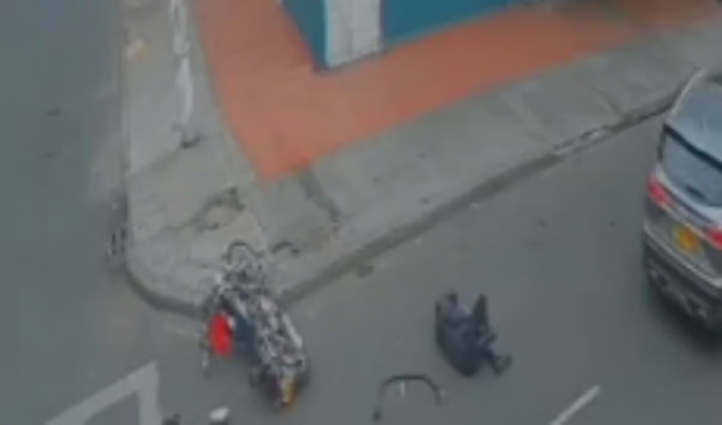 Accidente en Suba: buscan al conductor que habría huido tras atropellar a dos motociclistas