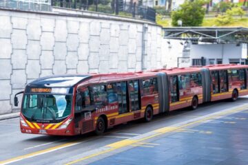 Tensión en TransMilenio: pasajero habría amenazado a usuarios y protagonizado forcejeo en ruta C30 hacia Suba
