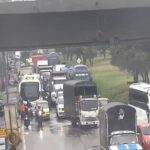 Volcamiento de camión genera afectaciones en la movilidad en Suba