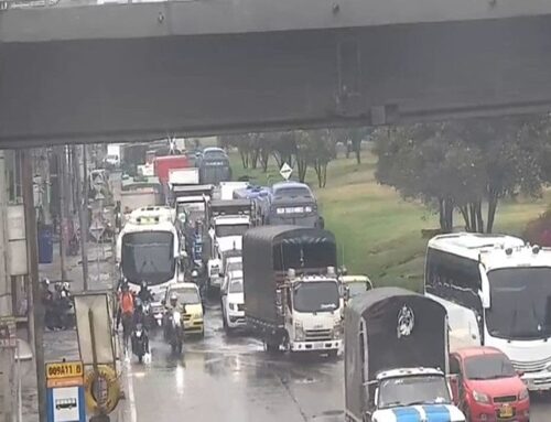 Volcamiento de camión genera afectaciones en la movilidad en Suba