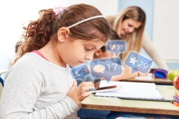 Bogotá ajusta las reglas para el uso de celulares en colegios después de los resultados de las pruebas PISA 2025