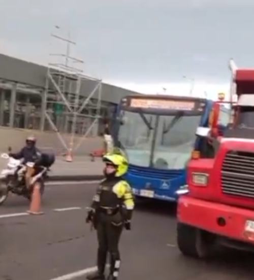 Vehículo sin control provocó choque múltiple y dejó dos heridos en el norte de Bogotá