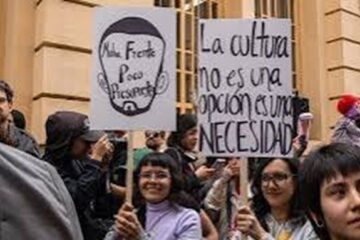Artistas protestan en Bogotá por recortes al presupuesto de Cultura