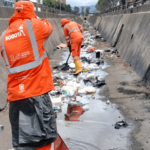 Más de 51.000 toneladas de residuos retirados de canales y ríos en Bogotá