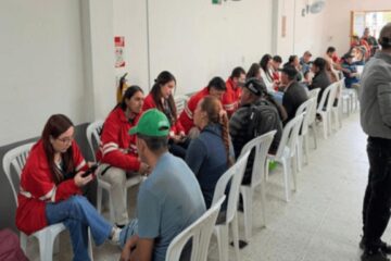 Recicladores de Suba recibieron nuevos uniformes durante jornada de la UAESP