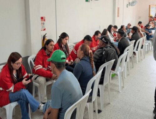 Recicladores de Suba recibieron nuevos uniformes durante jornada de la UAESP