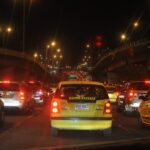 Denuncian ataque contra un taxi tras choque con domiciliario en Costa Azul, Suba