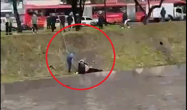 Dos hombres cayeron a un canal en Bogotá y fueron arrastrados por las lluvias