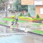 Indignación en Usaquén por robo de cables en plena vía pública: delincuentes arriesgan sus vidas para extraer cobre
