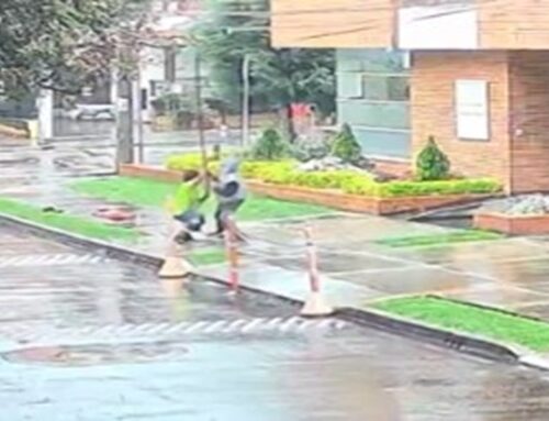 Indignación en Usaquén por robo de cables en plena vía pública: delincuentes arriesgan sus vidas para extraer cobre