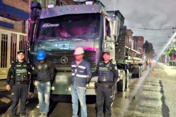 Se hicieron pasar por operarios del Metro para llevarse 11 rieles avaluados en $50 millones. Dos hombres fueron capturados.