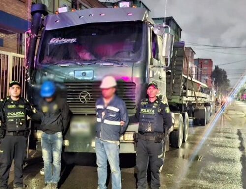 Se hicieron pasar por operarios del Metro para llevarse 11 rieles avaluados en $50 millones. Dos hombres fueron capturados.
