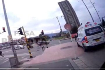 ¿Guerra del SOAT? Ambulancia habría puesto en riesgo a peatones en Suba