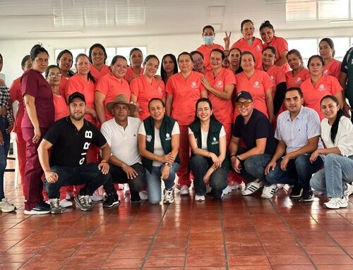 Manipuladoras del PAE en Soatá reciben dotación para preparar los alimentos de 1.372 estudiantes