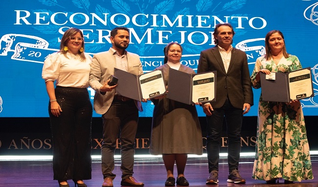 Ser Mejor 2026 reconoce experiencias que transforman la educación en Medellín