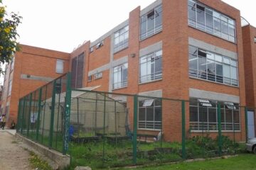 Padres de familia denuncian malos olores y problemas de alcantarillado en el colegio Tibabuyes Universal