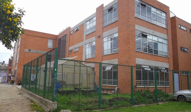 Padres de familia denuncian malos olores y problemas de alcantarillado en el colegio Tibabuyes Universal