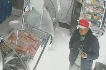 Taxista habría usado tarjeta robada a pasajero para gastar más de $17 millones