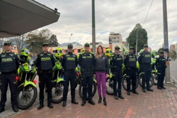 Bogotá fortalece la seguridad con siete motos y una camioneta para la Policía de la localidad de Teusaquillo.