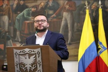 Concejal Andrés Barrios advierte sobre el peligro de monorruedas a más de 80 km/h circulando por las vías y los andenes en Bogotá.