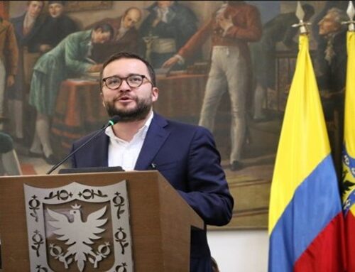 Concejal Andrés Barrios advierte sobre el peligro de monorruedas a más de 80 km/h circulando por las vías y los andenes en Bogotá.