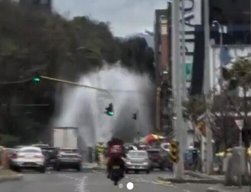 Gran fuga de agua en Chapinero: habitantes piden atención urgente del Acueducto