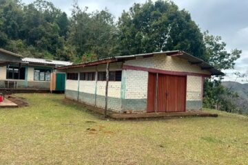 Destruyen explosivos en escuela de Cajibío donde estudiaban 25 niños.