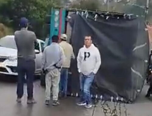 Volcamiento de camión tipo turbo en Ciudad Bolívar genera congestión vehicular este viernes