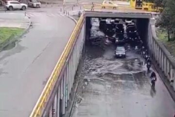 Fuertes lluvias inundan deprimido de la calle 100 y complican la movilidad en Bogotá