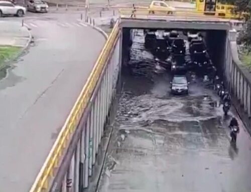 Fuertes lluvias inundan deprimido de la calle 100 y complican la movilidad en Bogotá