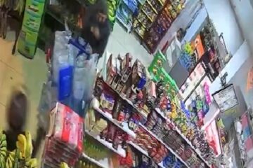VIDEO | Empleado se enfrentó a dos ladrones armados en supermercado de Suba Tuna Alta