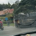 Volcamiento de camión genera alerta vial en la vía Bogotá-Tunja