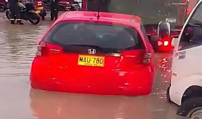 Fuertes lluvias inundan sectores de Soacha y paralizan la movilidad en la Autopista Sur