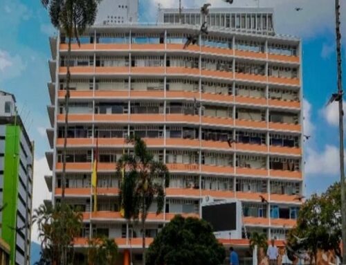 Tensión en el centro de Ibagué: enfrentamientos entre jóvenes y el Esmad tras movilización
