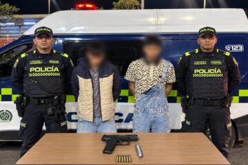 Capturan a dos presuntos atracadores tras huir por la vía exclusiva de TransMilenio