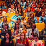 Bogotá refuerza el cuidado visual: restringen el uso de celulares en colegios y alertan sobre la salud ocular