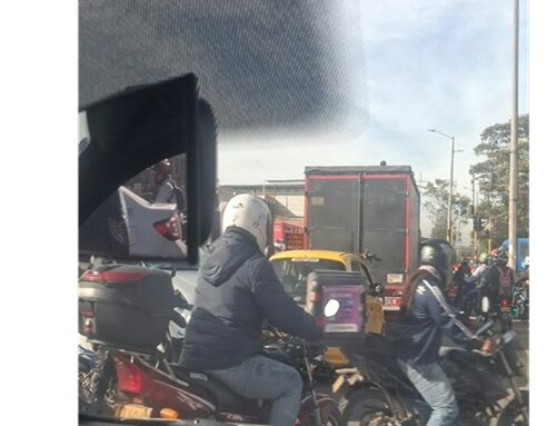 Reportan semáforos fuera de servicio y fuertes trancones en la calle 153 con avenida Boyacá