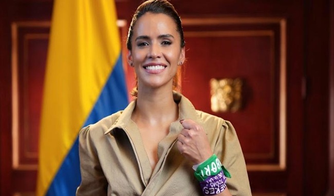 Tensión en Bogotá: María Fernanda Carrascal confrontó a un agente del Esmad durante protestas