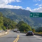 Siniestro vial en la vía Bogotá–La Vega: automóvil terminó volcado en el sector de El Rosal