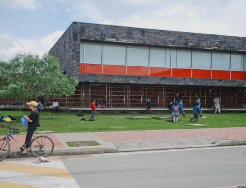 Denuncian acumulación de basuras y residuos de comida cerca del colegio Gerardo Molina, en Suba