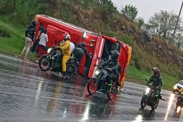 Bus de Rápido Tolima se volcó en la vía hacia Alvarado: tres personas fueron trasladadas a un centro médico